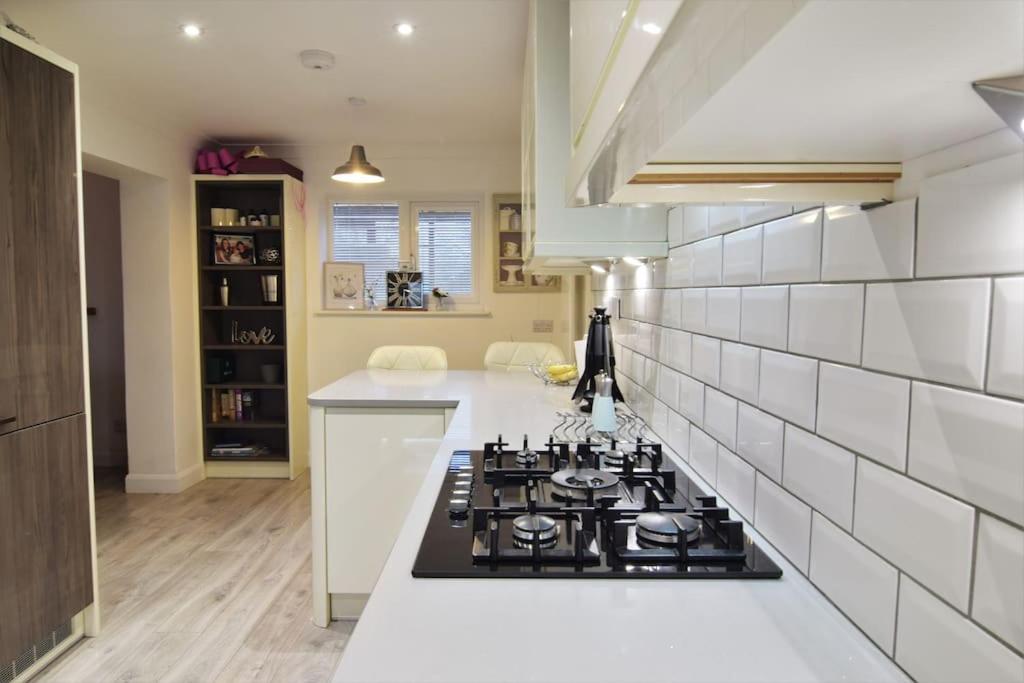Mikes At Menai - Stylish & Spacious 3 Bed House In Menai Bridge. Экстерьер фото
