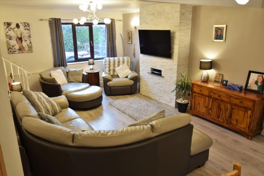 Mikes At Menai - Stylish & Spacious 3 Bed House In Menai Bridge. Экстерьер фото