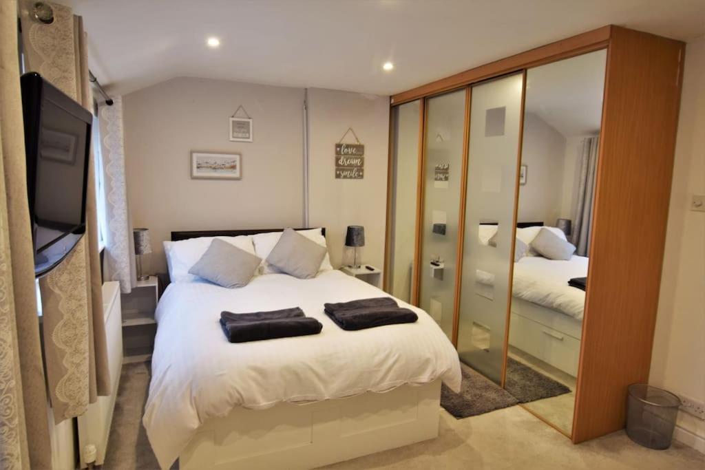 Mikes At Menai - Stylish & Spacious 3 Bed House In Menai Bridge. Экстерьер фото