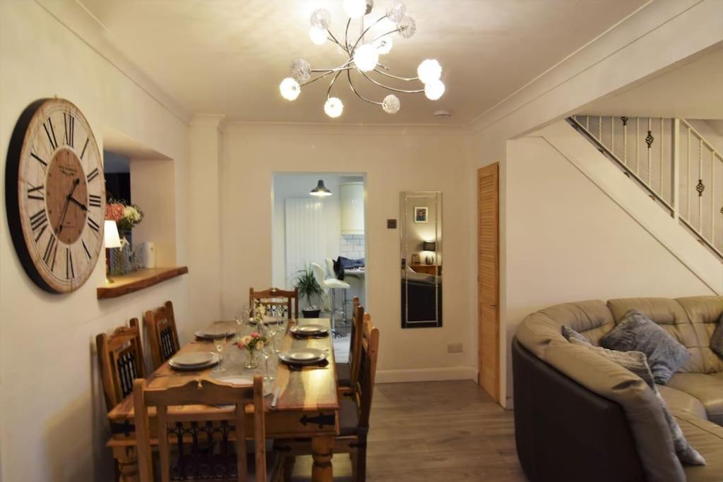 Mikes At Menai - Stylish & Spacious 3 Bed House In Menai Bridge. Экстерьер фото