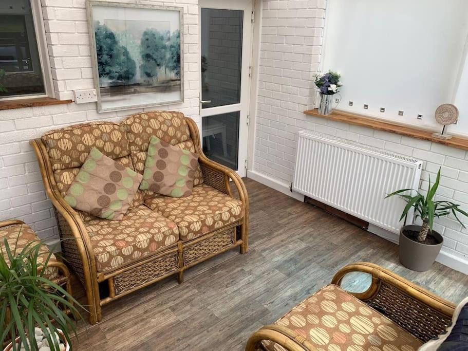 Mikes At Menai - Stylish & Spacious 3 Bed House In Menai Bridge. Экстерьер фото